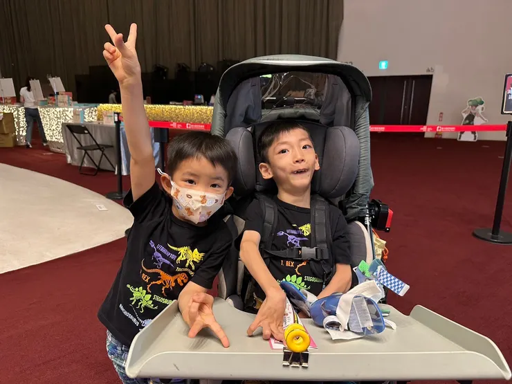 疼愛對方的一對兄弟。