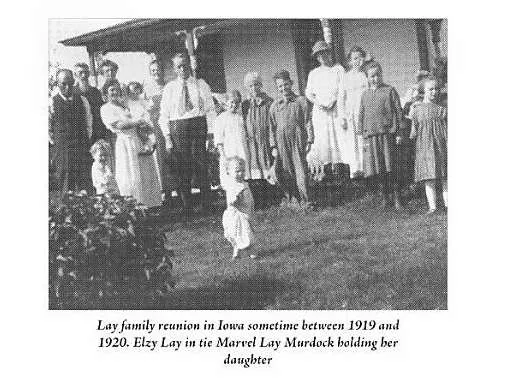 艾爾茲與家族合照。(1919-1920年)