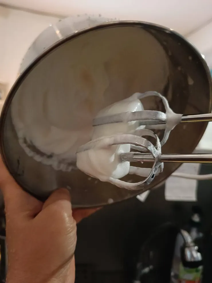 要打到變白色，盆子倒過來也不會滴下來唷！