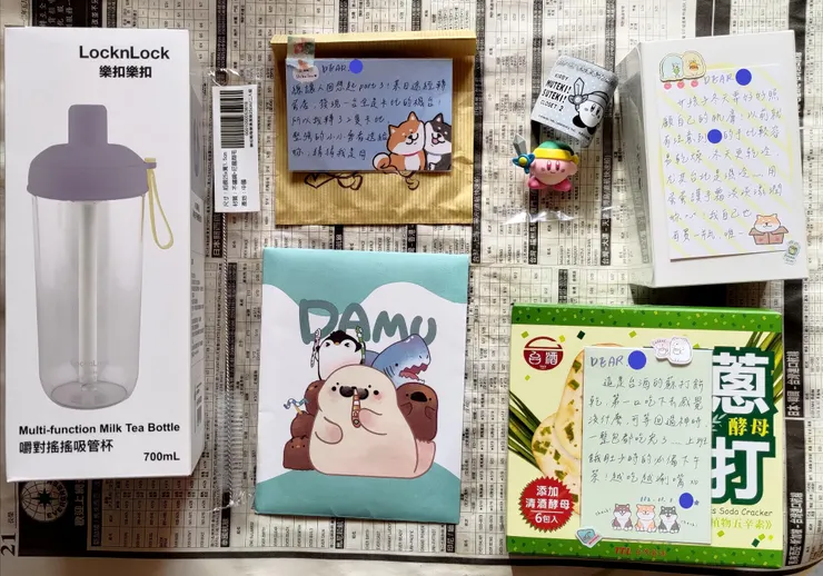 看到每個禮物都放上貼心的手寫柴犬小卡和貼紙，除了超級感謝便只有喜歡的心情了～