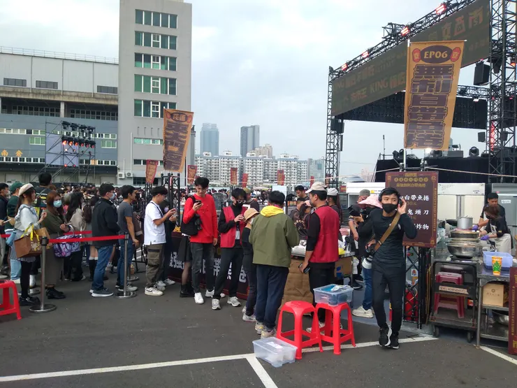 一開始形成的排隊隊伍。