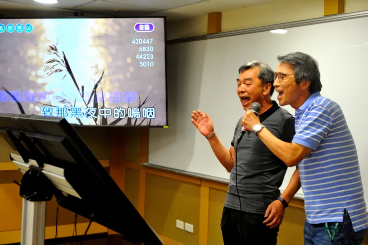 【到KTV室唱歌去】