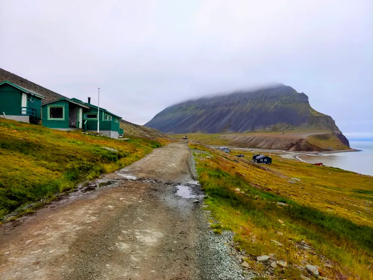 路況不佳，道路坑坑巴巴的，比產業道路還不如！