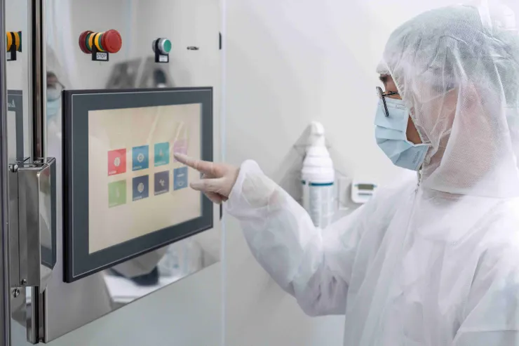 圖說：「微型智能細胞製劑廠」採模組化、微型化設計，不只建置時間可縮短至數月，還能降低近8成的單位生產成本。（資料來源：亞家生技）