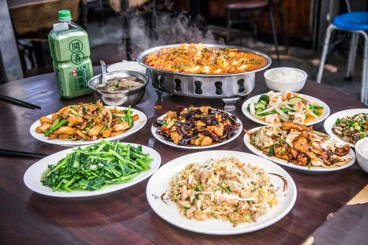 滿滿美味的山產熱炒（圖片截圖於網路）