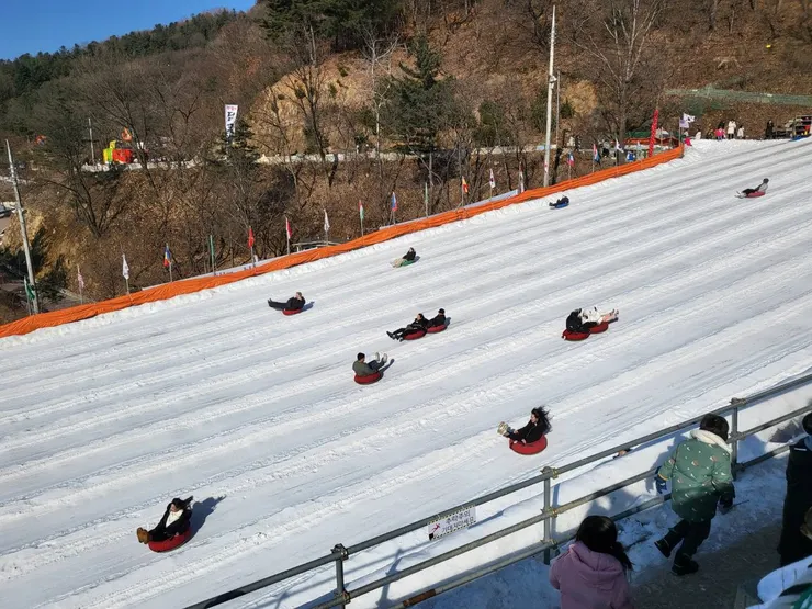 兒童雪橇場滑雪橇