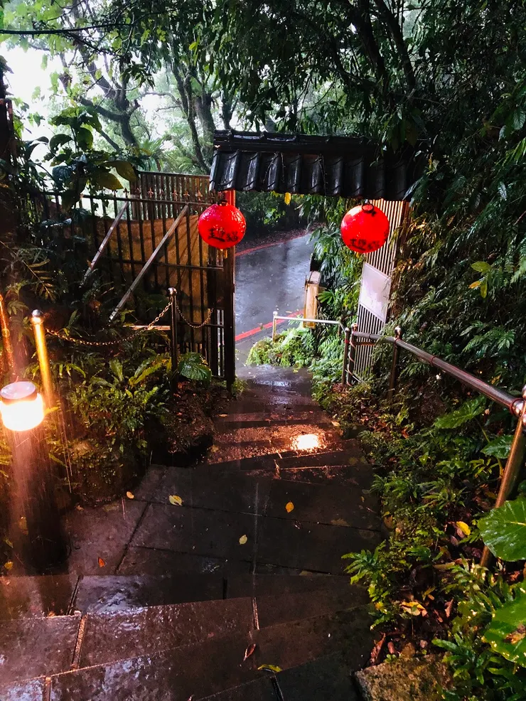 延遲的大雨，一直下到半夜才結束。