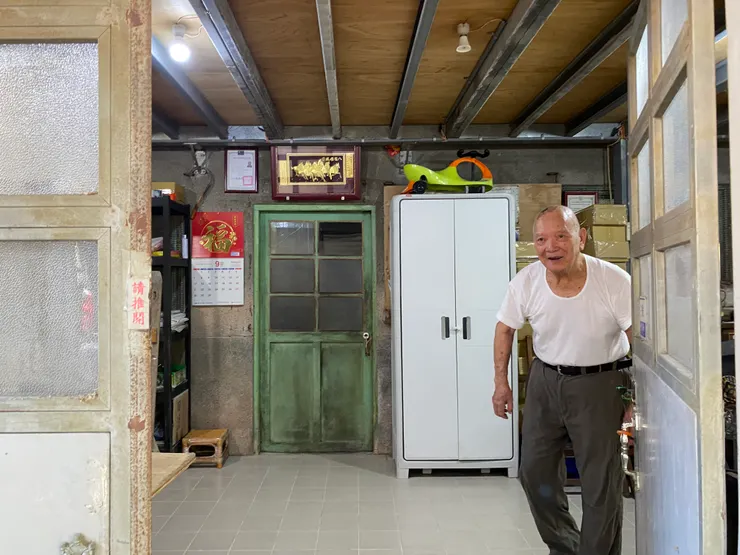 劉老闆親切迎接客人