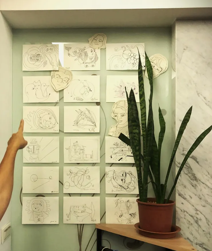 郭子和家人的插畫牆