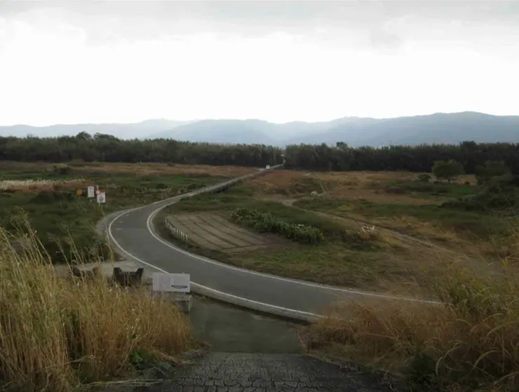 川島潜水橋河堤入口