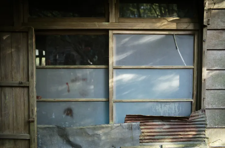 舊人倫工作站宿舍毛玻璃窗