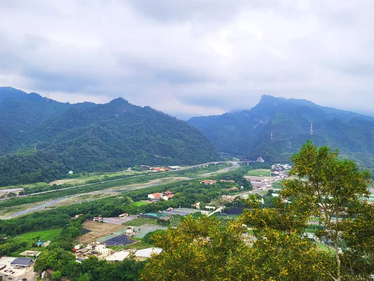 ▲遠觀宛如兩頭牛對峙交鋒的牛鬥峽谷