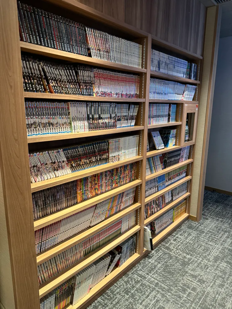 温泉這層還提供漫畫唷，當然早上養樂多跟晚上的冰也是有的。