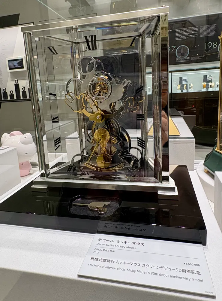 慶祝米老鼠90週年所做的擺鐘…超級豪華…