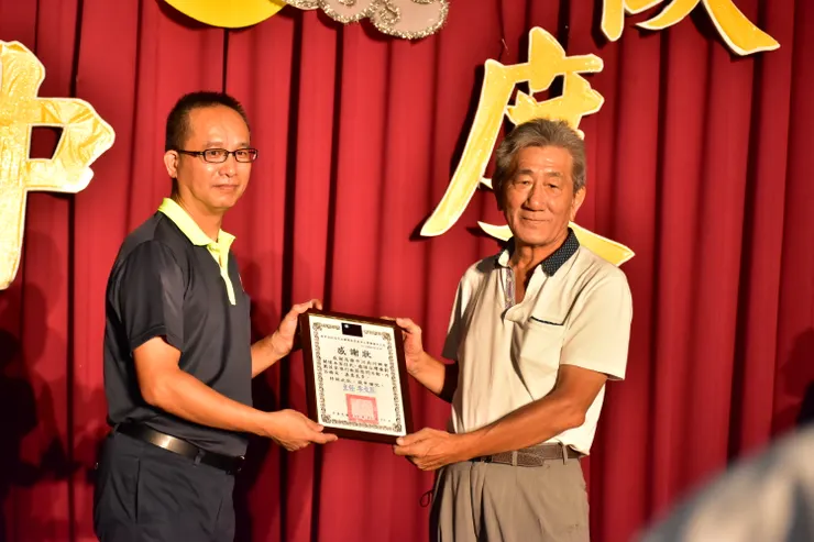 榮家主任致贈高雄市河南同鄉會感謝狀