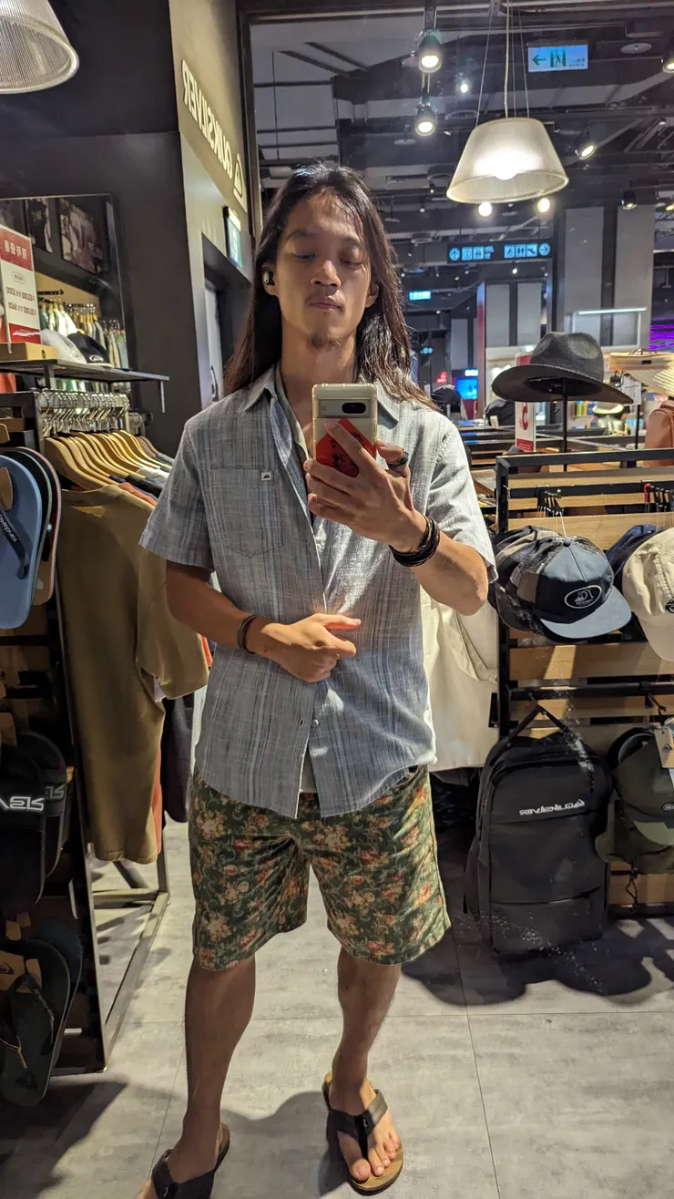 這是台南的我在試衣服！