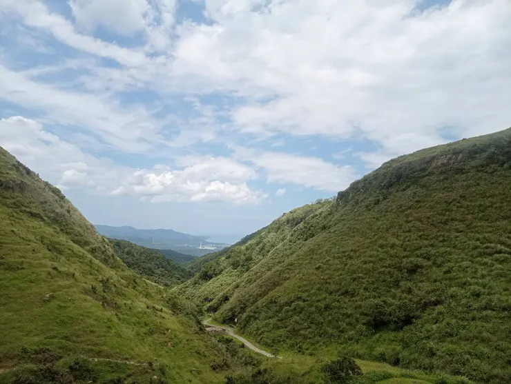 埡口,形容為兩山谷之處,涼風徐徐吹來,景觀涼亭能待上一陣子吹個涼風