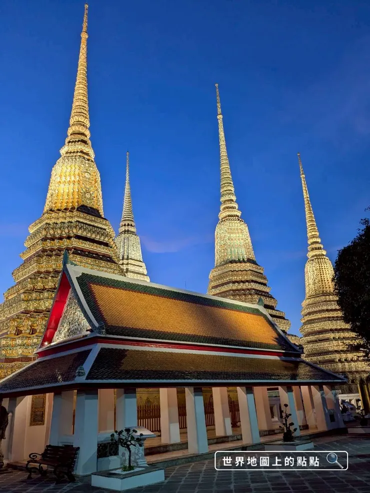 四王寶塔在夜間會點燈，看起來更加神聖華麗