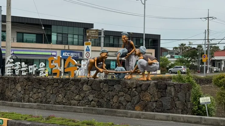 路邊小人國主題樂園招牌