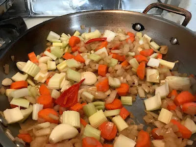 +西洋芹、辣椒,炒一下