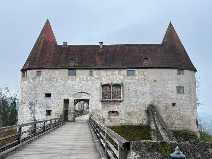 其餘庭院的城堡入口處