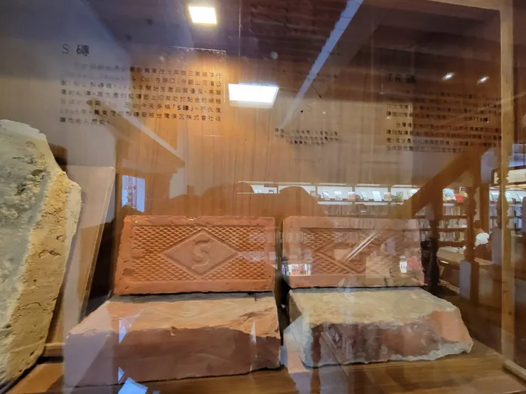 在一些壁上角落介紹古屋歷史痕跡