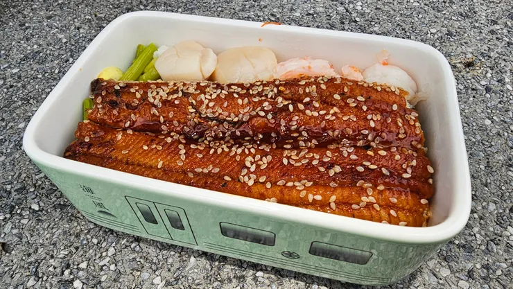 主菜是鰻魚干貝和蝦仁!