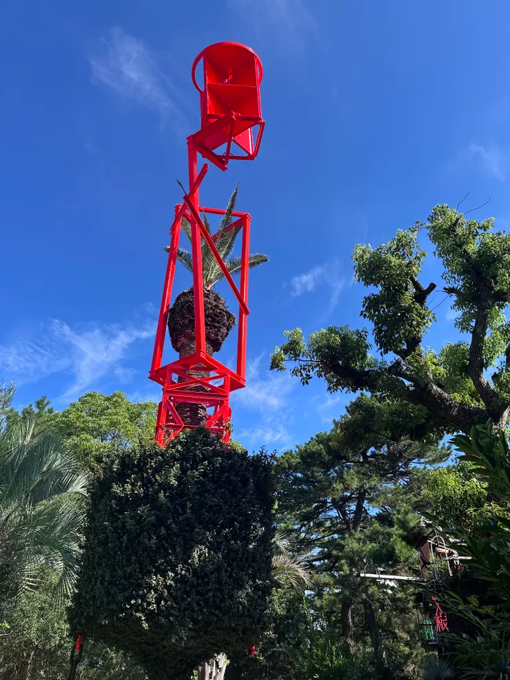 這個作品也成了女木島的「燈塔」，海上的船隻經過時，就能看見這個地標。