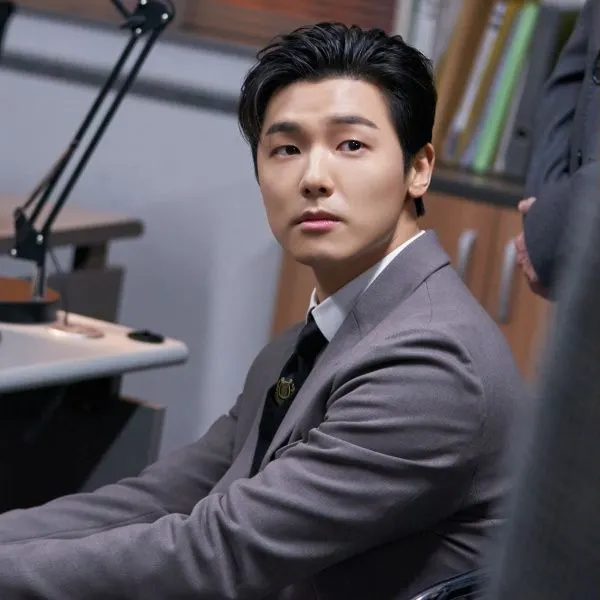 絕世網紅的男主角 by google 