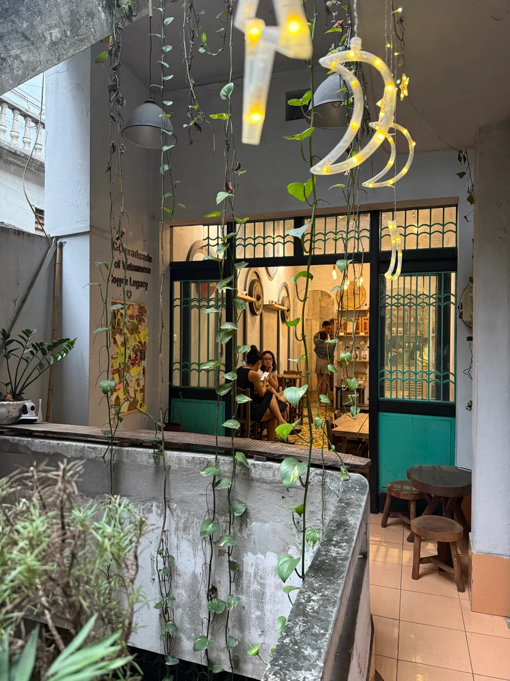 翻頁之間 Between the Pages