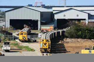專事鐵道車輛維修的仕佳興業，業主涵蓋台鐵、林鐵與水泥公司自備貨車等。調車機移動海線不常見的貨車，也是相當特別的風景。