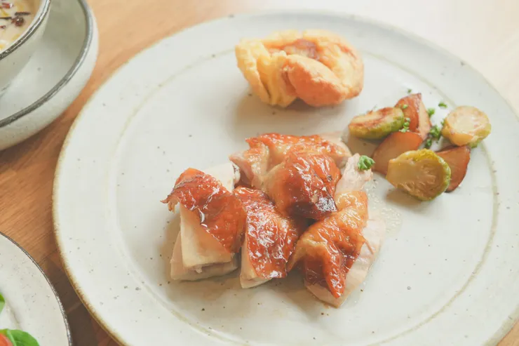 爐烤桂丁雞搭配烤時蔬與約克夏布丁 by The One 食藝團隊