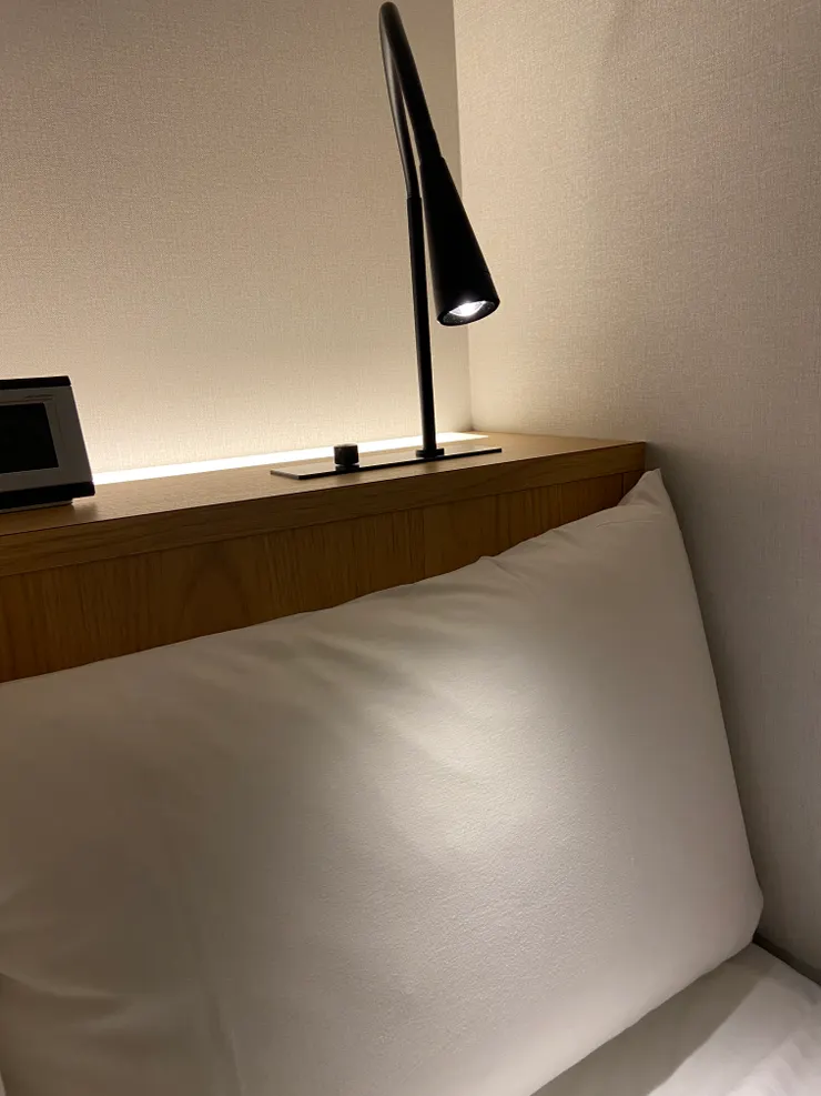 有閱讀燈，而且很有質感