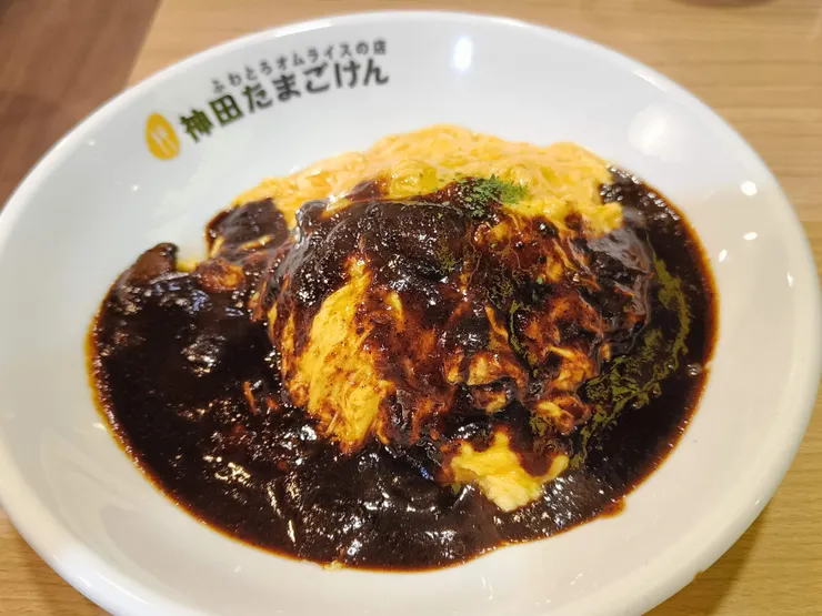 蛋包飯簡簡單單，是最具代表性的平民美食之一(圖為神田たまごけん)