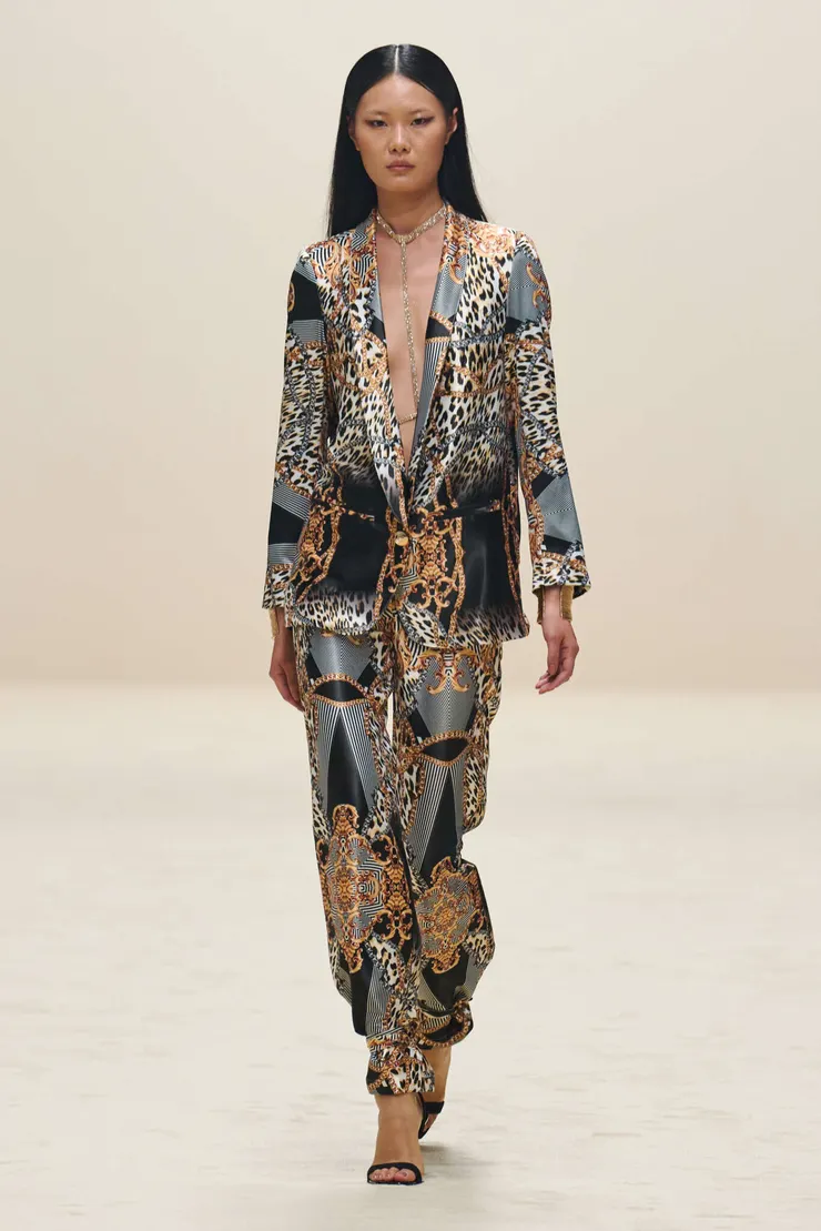 品牌 : Gil Santucci (開場模特兒)