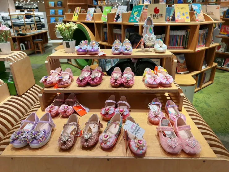 西面樂天百貨——OZKIZ