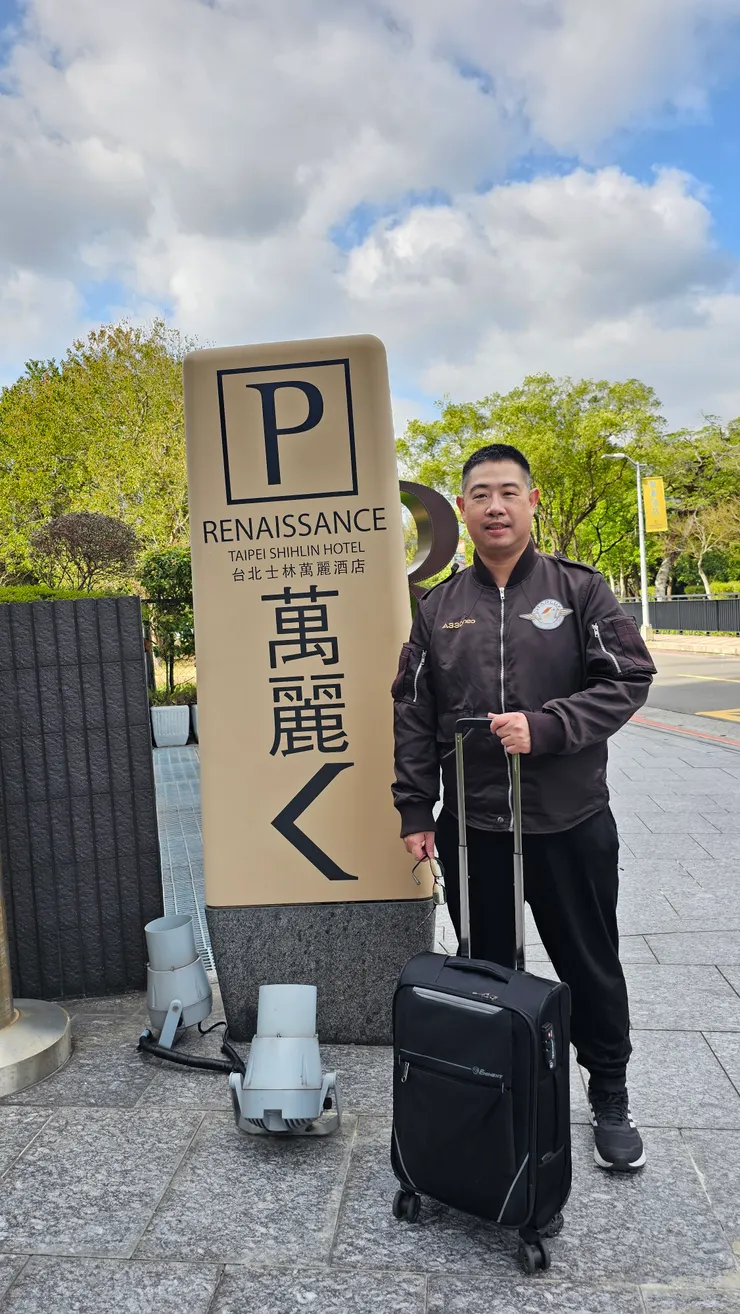 台北士林萬麗酒店的停車場入口處!