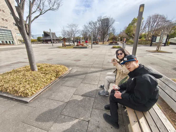 早餐在歷史博物館前野餐