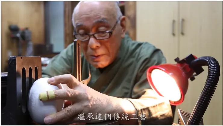 手工製作一把壺，費時長久