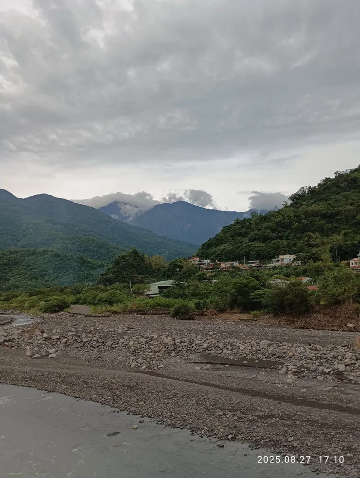 屏東來義鄉的林邊溪，自拍攝