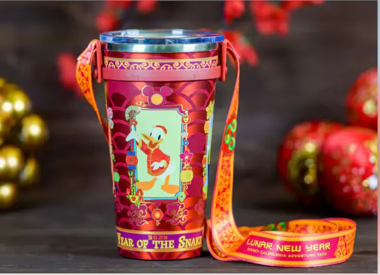 配合慶典的保溫杯販售。