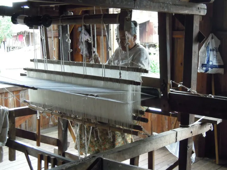 第一次看到織布機