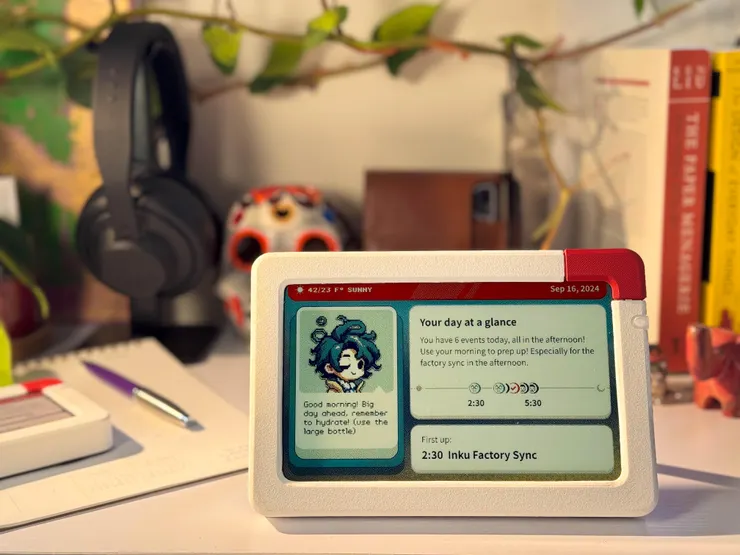 Inku Calendar是搭載電子紙面板的桌面日曆