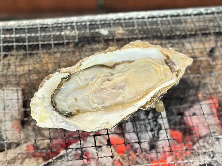 也追加了青森出產的生蠔,燒來吃亦很美味!因為看到有人說在朝市買到的燒蠔有點生,吃了會拉肚子(喂)所以自己燒就要燒熟一點