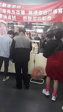 [台北美食]城南地區福井麵疙瘩，人氣夯、經常座無虛席，拼圖牆