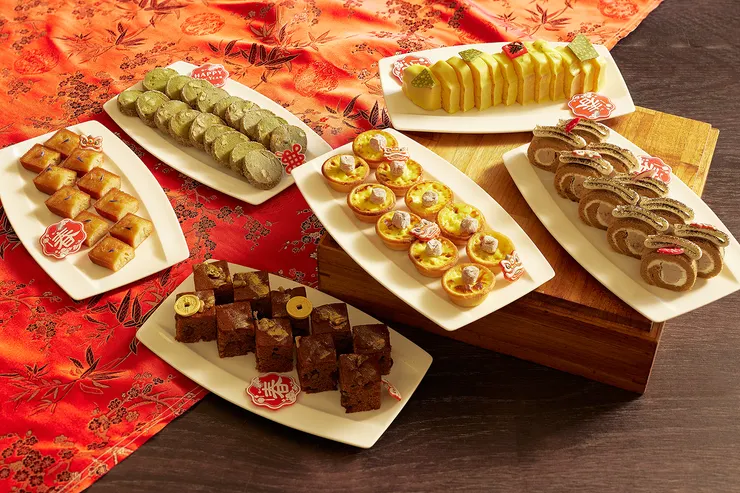 鉑麗安自助餐甜點區呼應節慶，特別推出烏梅酒黑糖糕、桂花蜂蜜費南雪等多款甜品。