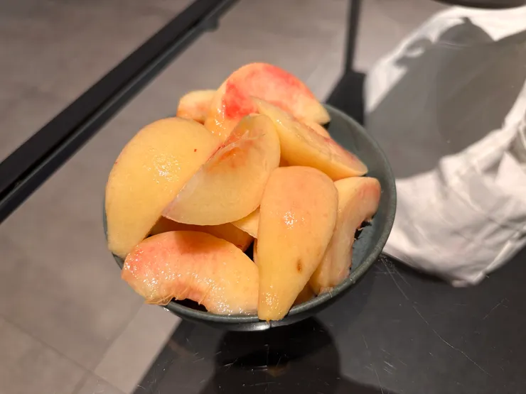 熱情老闆請吃水蜜桃