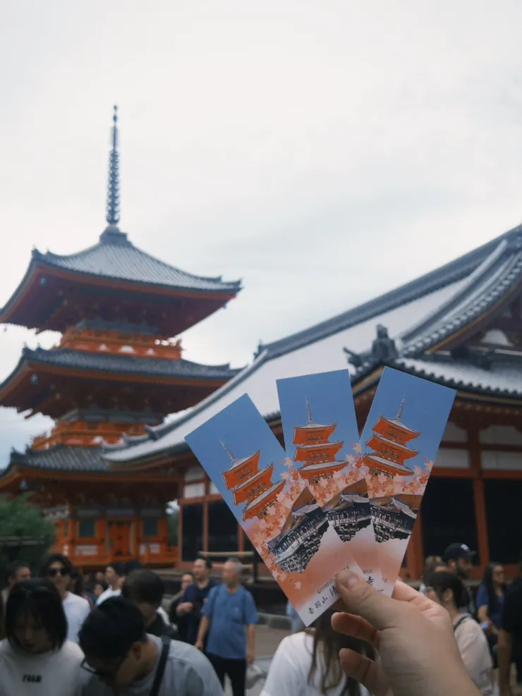 京都清水寺的三重塔與門票