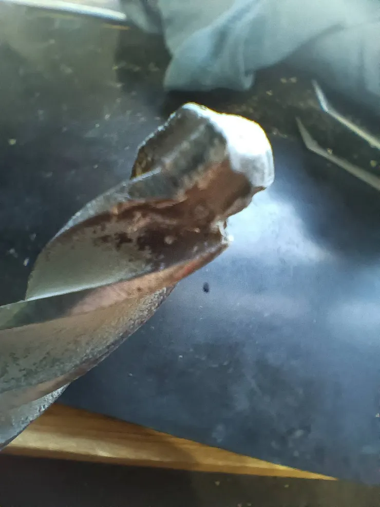 圖像來源：林清章，鑽頭鎢鋼頭磨平