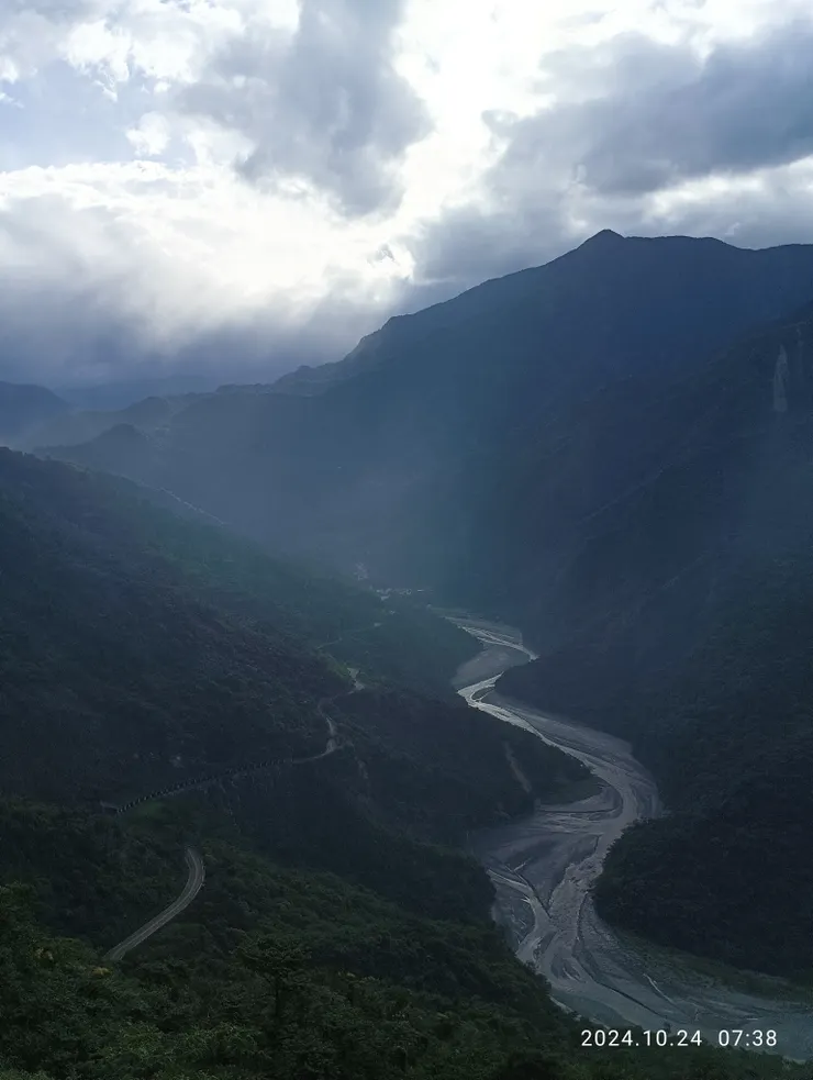山風淒瑟冷谷川